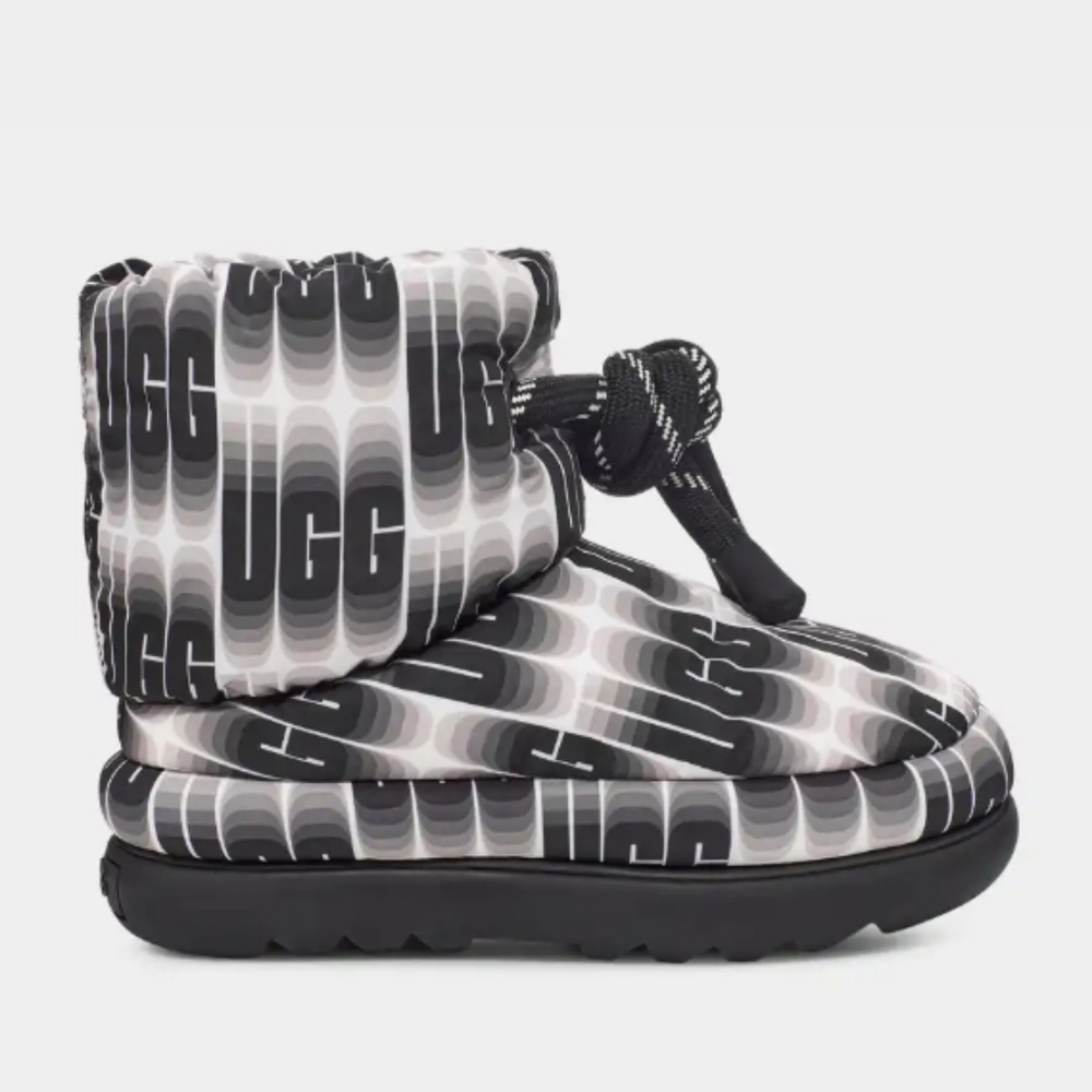 Ugg Classic Maxi Wavelength Short Black White Logo